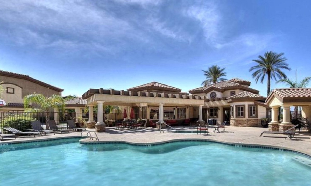 Parkwood Ranch Condo | Beautiful 3-bedroom condo just steps from the pool and hot tub.