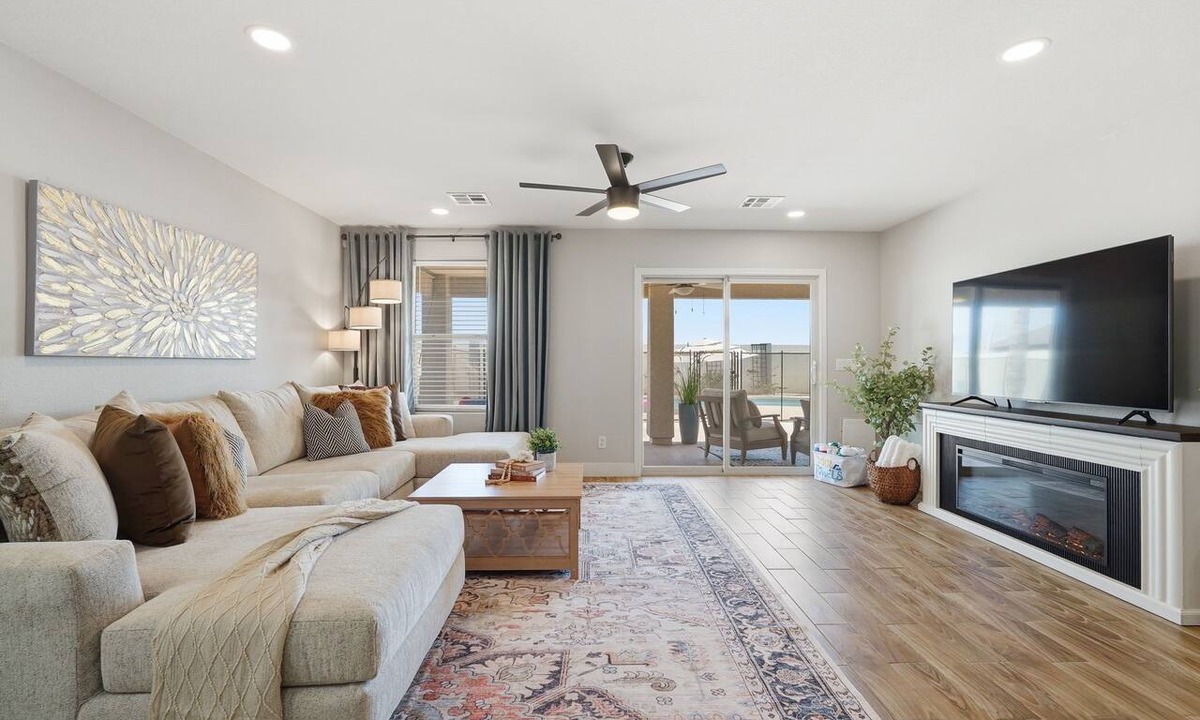Laredo Ranch House | Beautiful and relaxing 3 bedroom house with a pool.