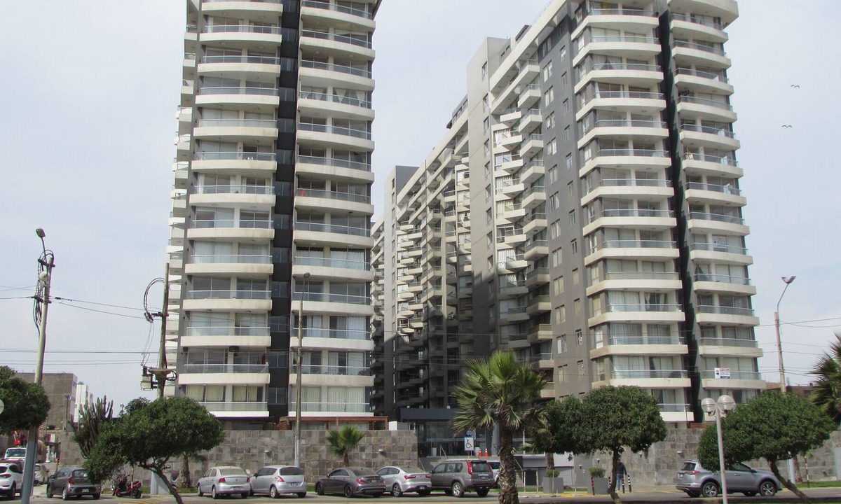 San Miguel Apartment | Beautiful apartment in a building facing the sea