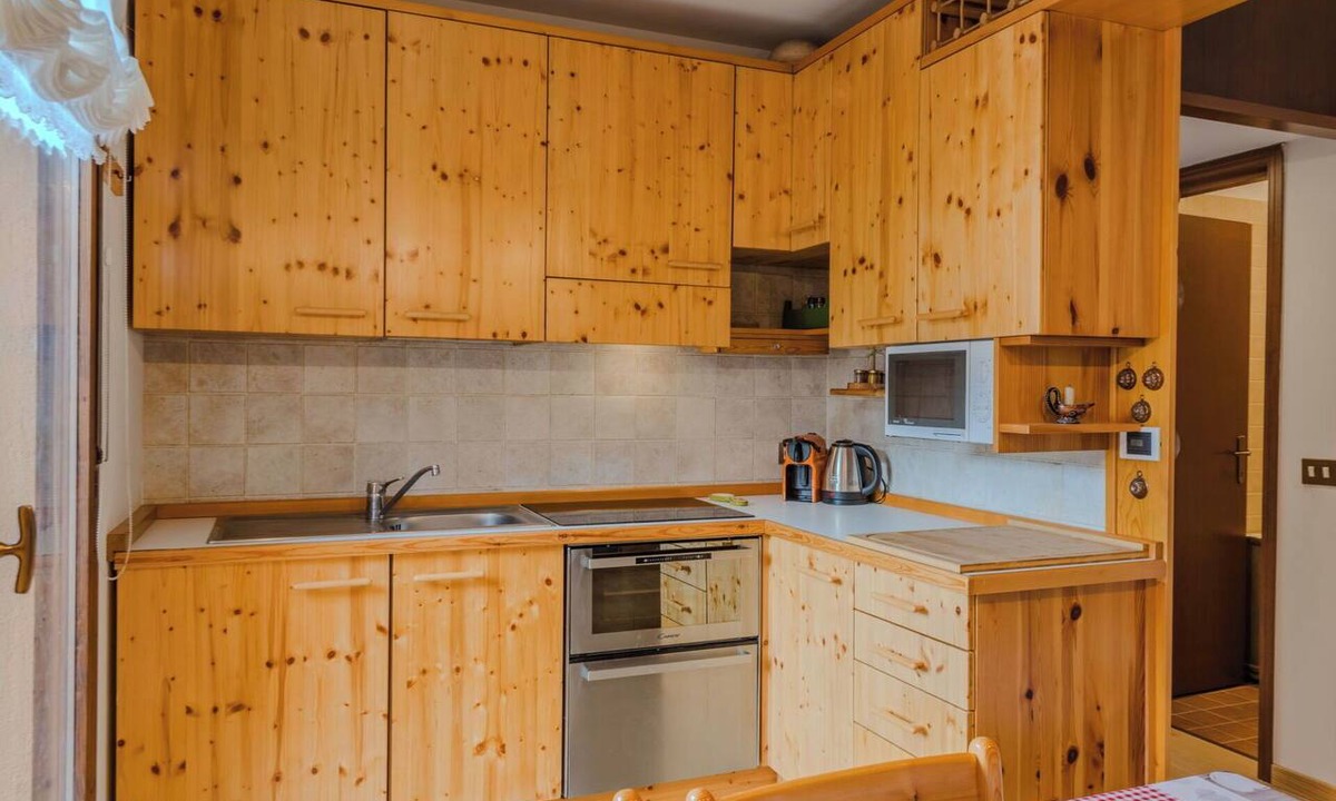 Carisolo Apartment | Beautiful apartment for 6 people with WIFI, TV and balcony