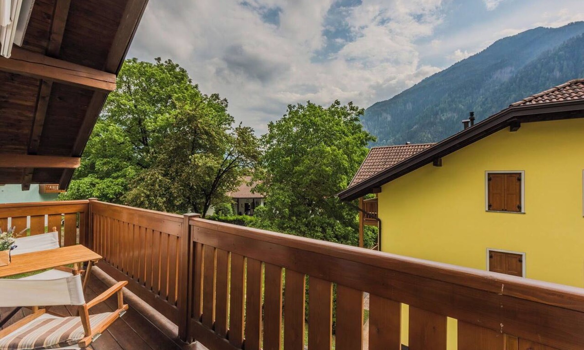 Carisolo Apartment | Beautiful apartment for 5 people with WIFI, TV and patio