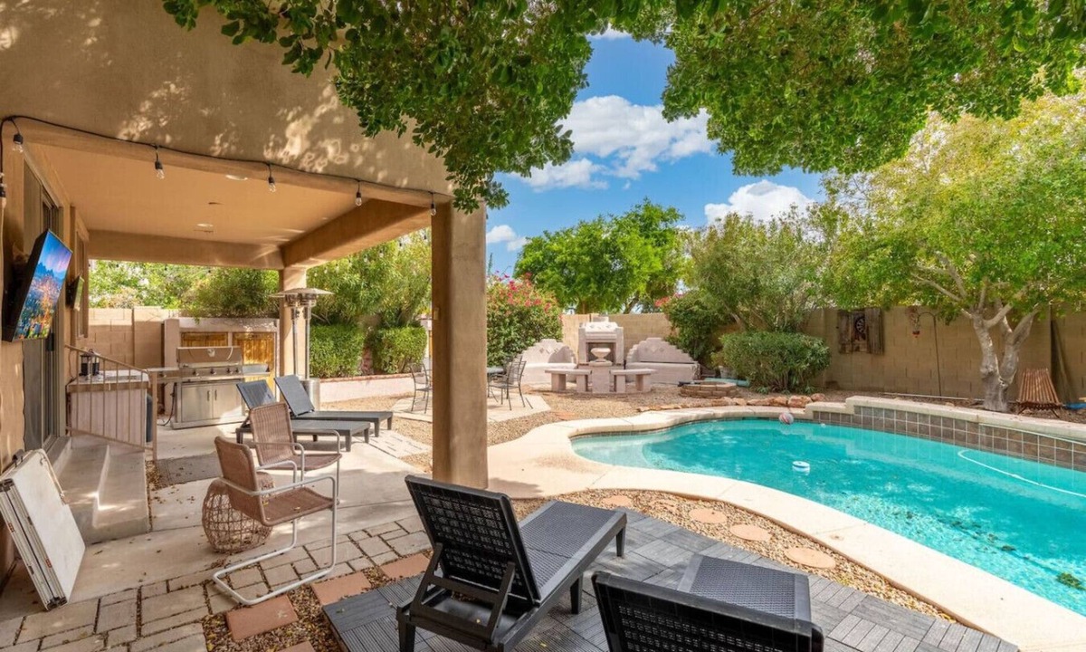 Palm Valley House | Beautiful Extravagant Home in Goodyear
