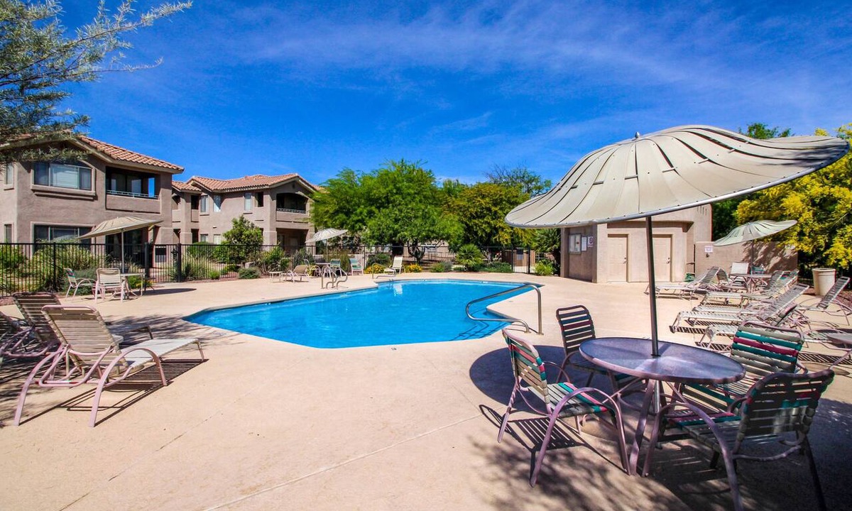 Rancho Vistoso Condo | Beautiful first-floor condo with pool, hot tub, & full kitchen - near hiking