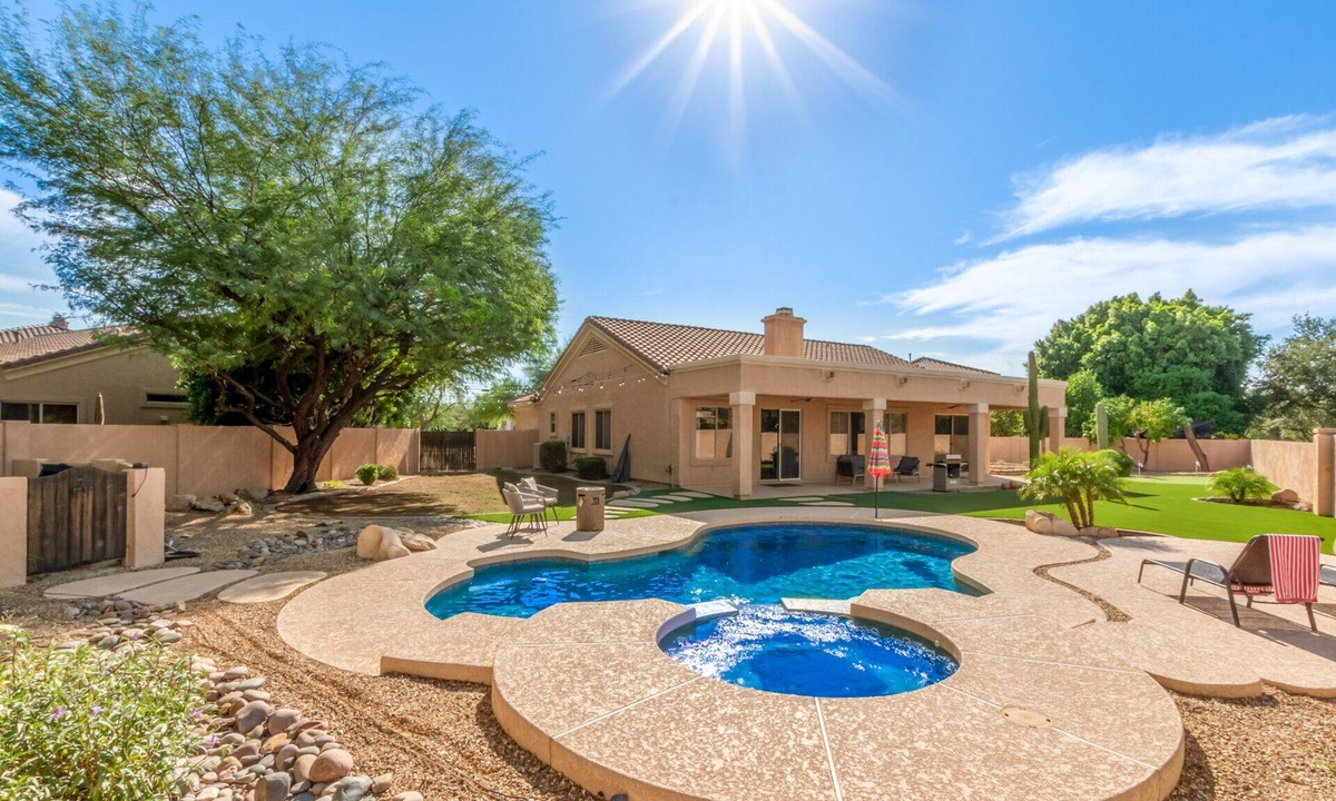 Arrowhead Ranch House | Beautiful,Immaculate, Glendale home.
