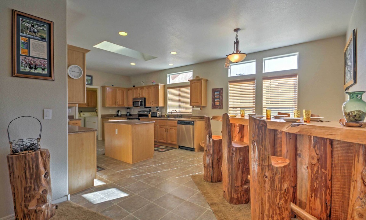 Kanab Cottage | Beautiful Kanab Home w/Yard - Walk to Restaurants