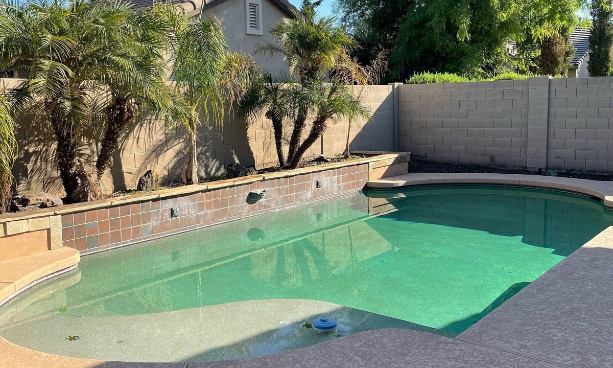Marley Park House | Beautiful, spacious home with pool & putting green, perfect for snow birds!