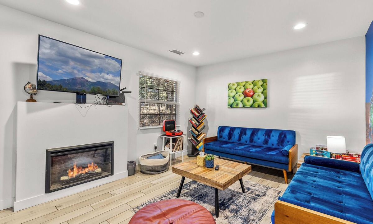 Flagstaff Cabin | Beaver Street Stone Lodge w/AC, Fully Fenced Yard, W/D, 3 Smart TVs, Speedy WiFi