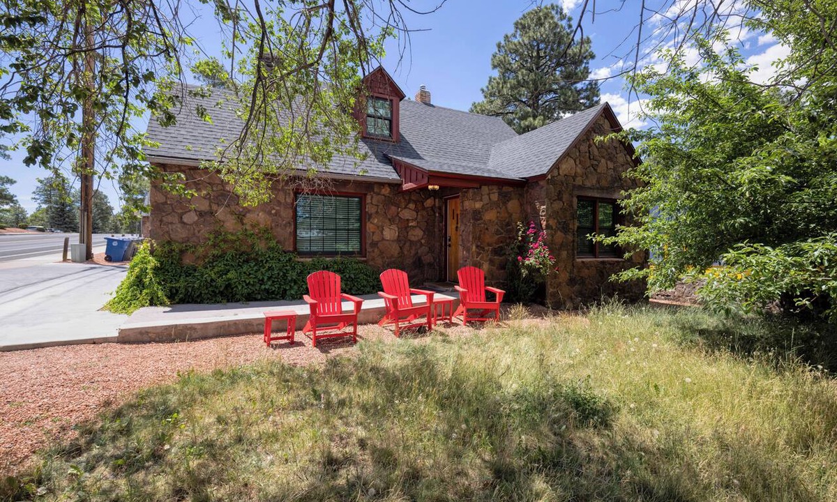 Flagstaff House | Beaver Street Trio - 3 Adjacent Homes, Fenced Yards, AC, W/D, 1G WiFi, Smart TVs