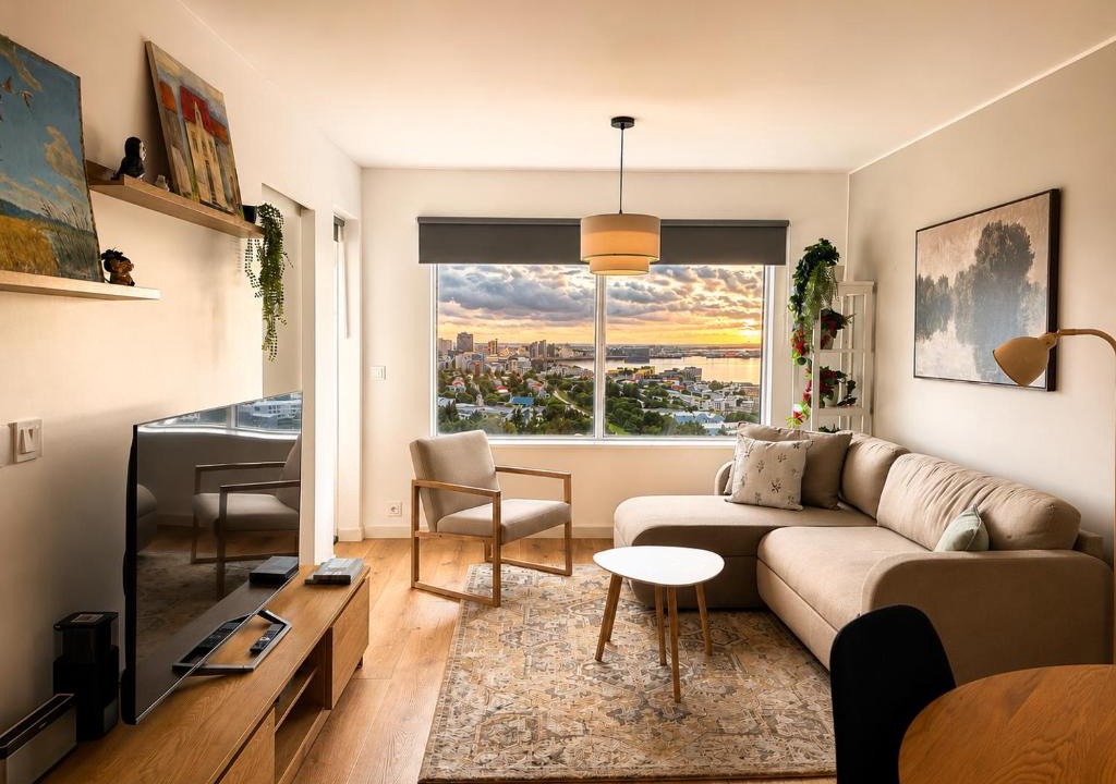 Laugardalur Apartment | Best View of Reykjavik and Solar Eclipse FREE Parking