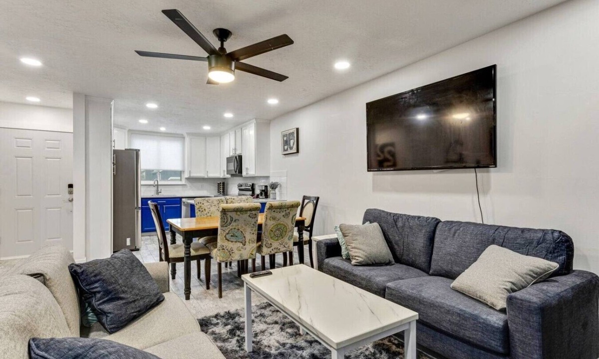 South Salt Lake House | Blue Ivy Oasis - New Remodel - Cozy n' Spacious.