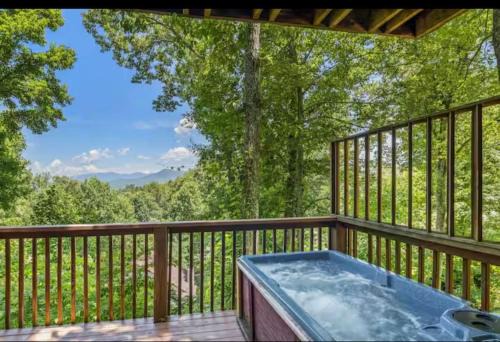 Chalet Village Ski Chalet | Breathtaking Mtn Views, Hot Tub, Sauna, Pool, close to Downtown!