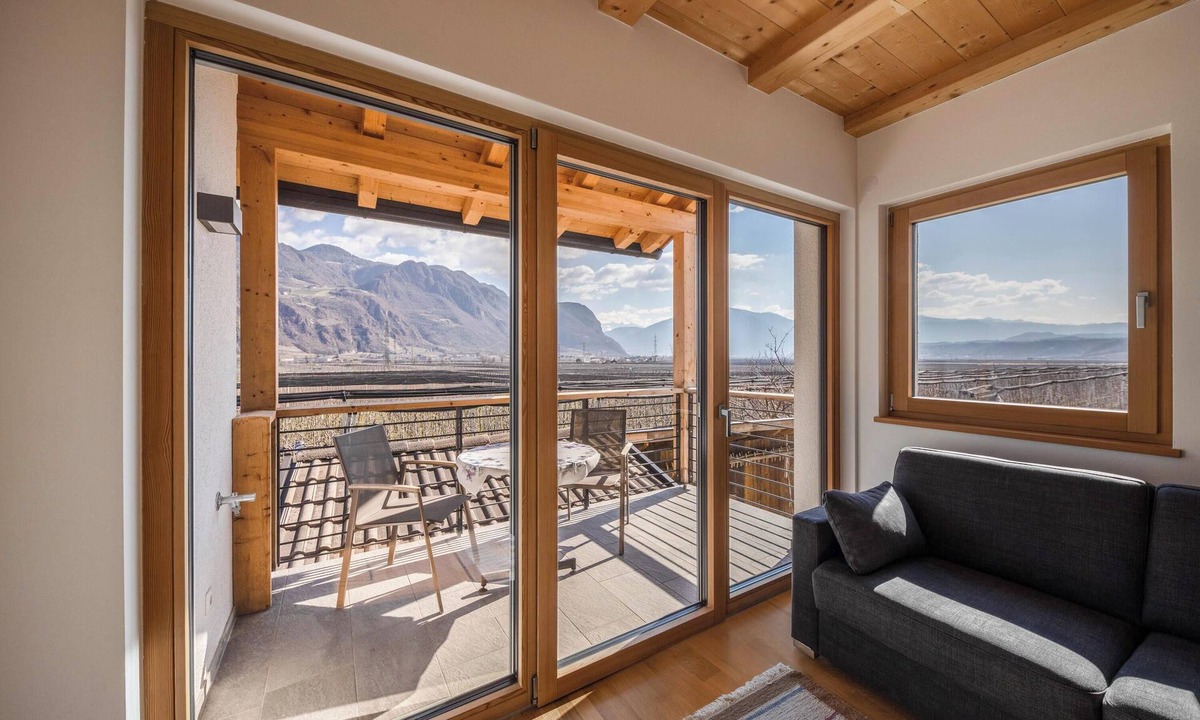 Andriano Apartment | Bright Apartment "1 Weger" with Panoramic Mountain View, Wi-Fi & Balcony