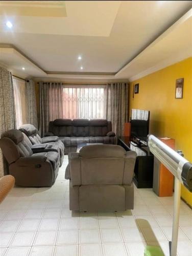 Newlands West House | Calm chaos