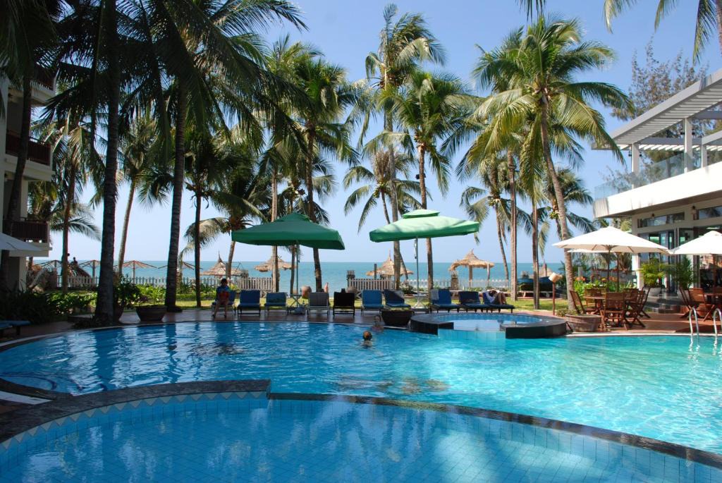 East Ham Tien Beach Resort | Canary Beach Resort