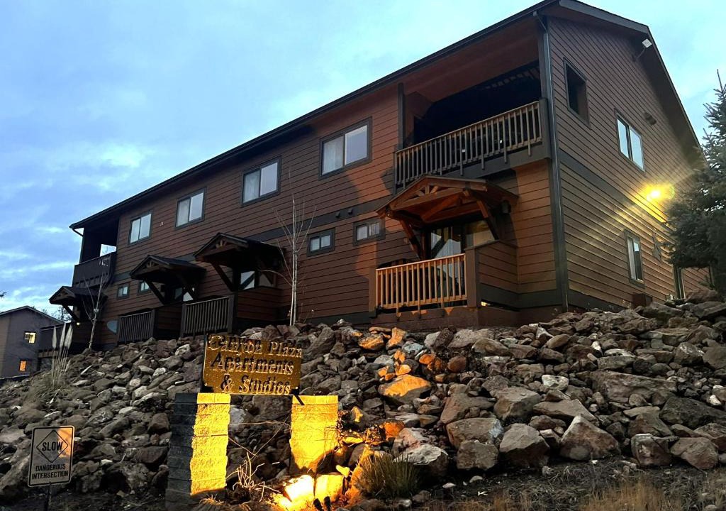 Tusayan Apartment | Canyon Plaza Premier Studios and Apts-South Rim