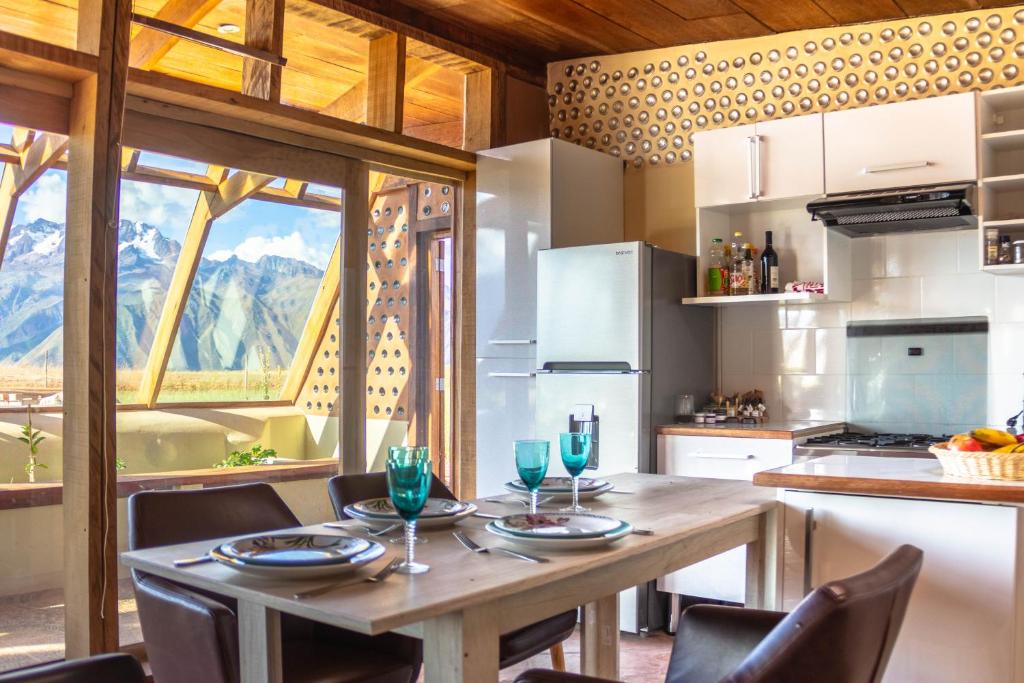 Maras House | Casa 100% ecológica con vista a los glaciares andinos