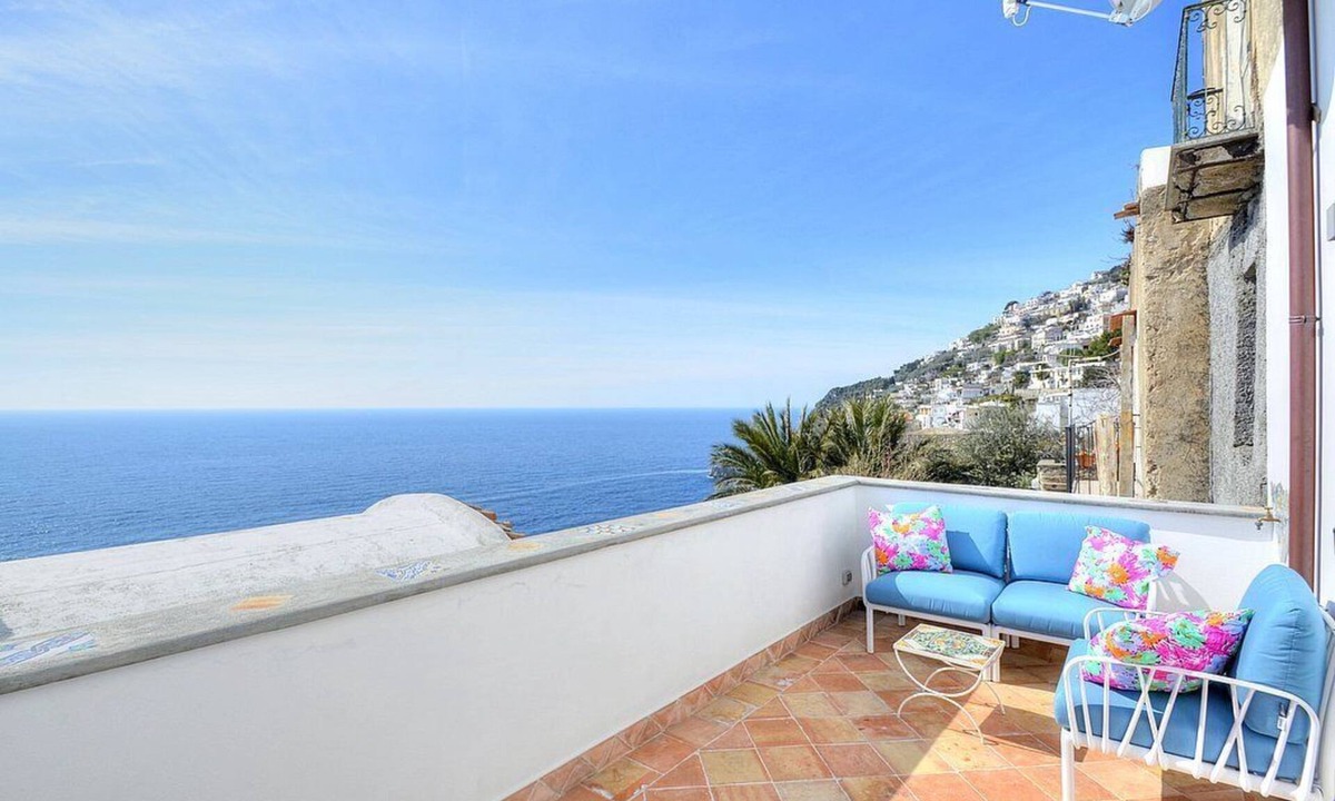 Praiano House | Casa Eulalia: A bright and sunny independent house which faces the sun and the sea, with Free WI-FI.