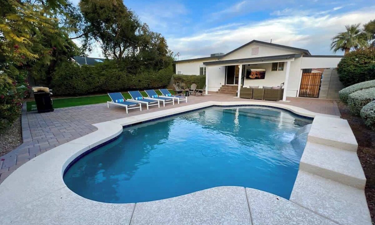 Peters View House | Casa Gia- Quiet Luxury Biltmore Area | Heated Pool