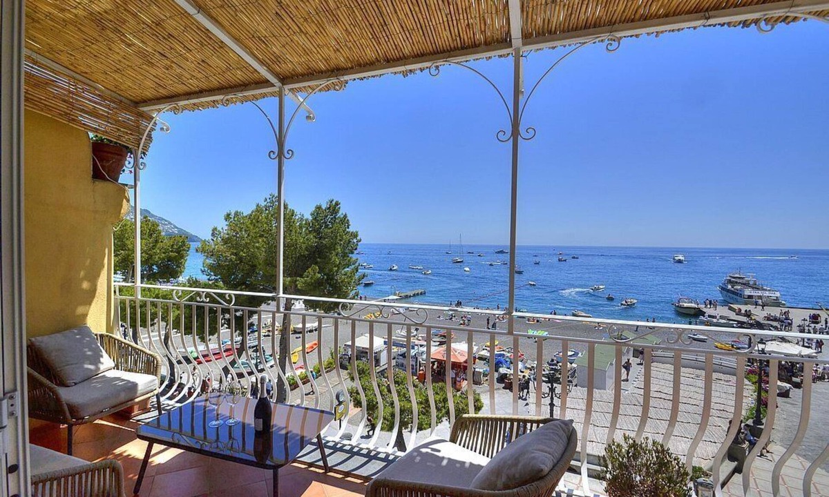 Positano City Centre House | Casa Ninnolo: A bright and sunny two-story independent house situated in a central location, at a short distance from the beach, with Free WI-FI.