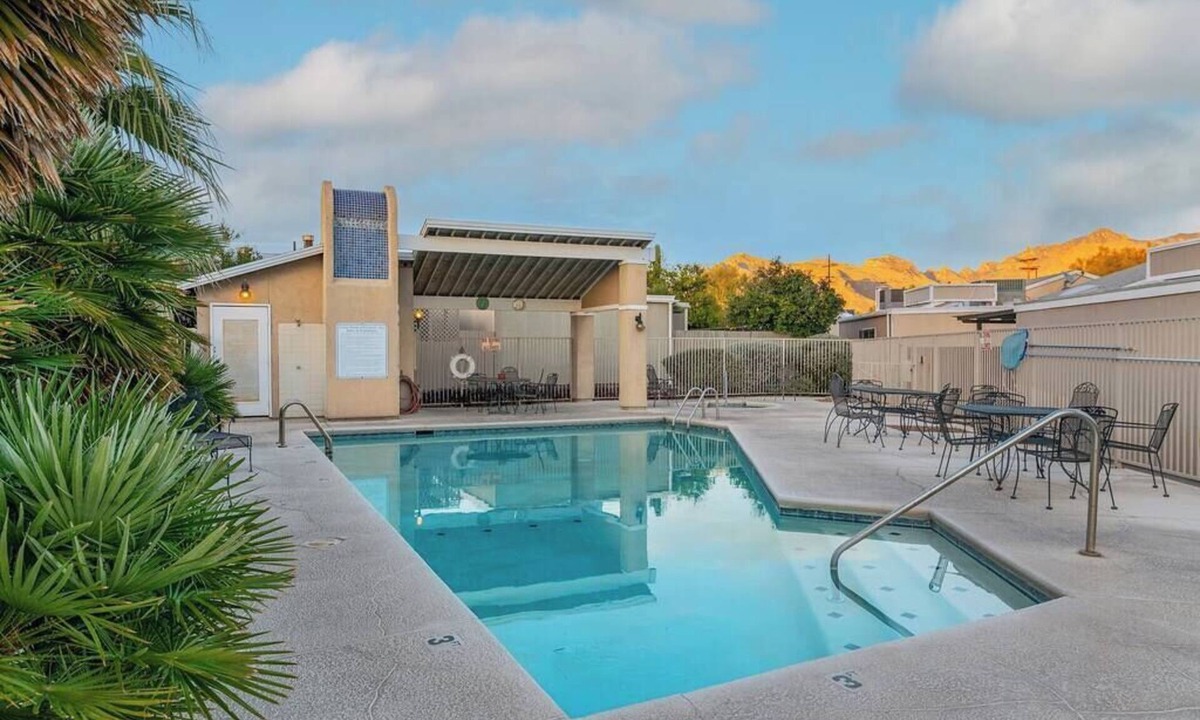 Casas Adobes House | Casas Adobes Summer Townhouse | Pool & Hot Tub