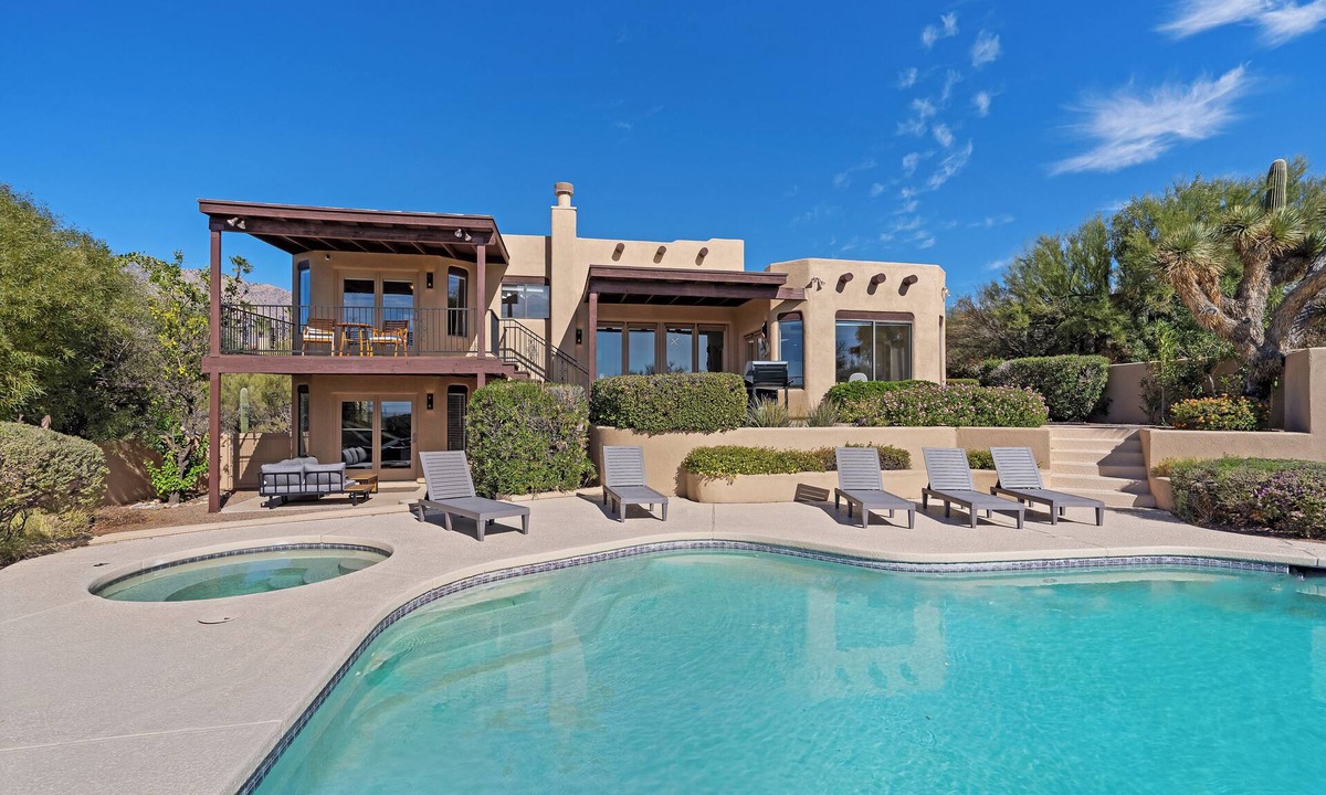 Tucson House | Catalina Foothills, 5 bedroom, Heated Pool and Spa, Views, Sleeps 16+