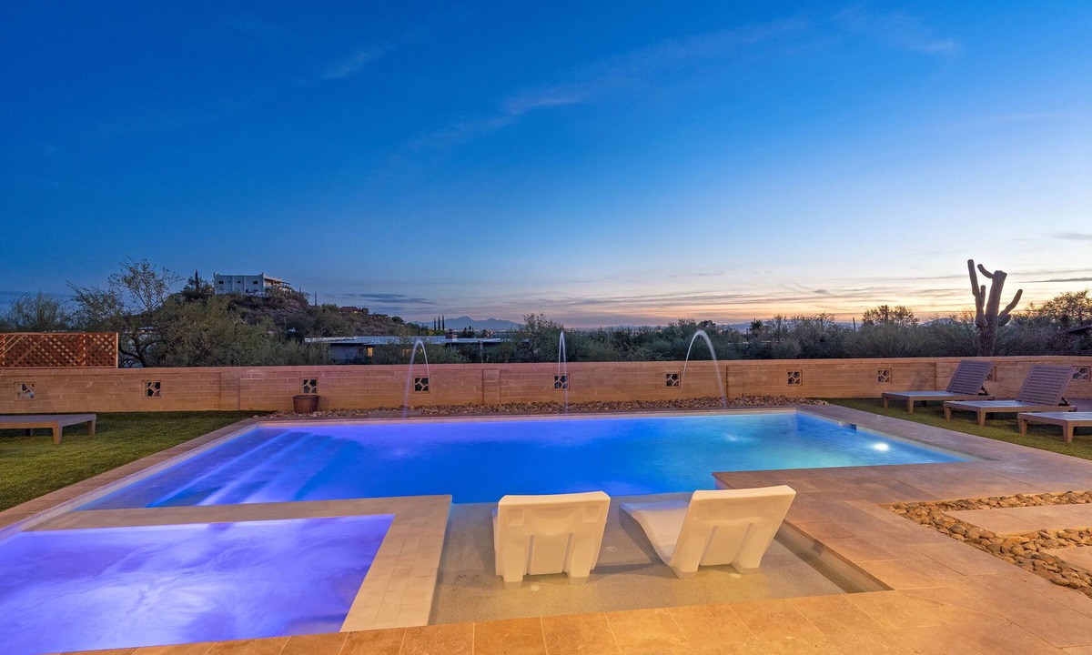 Coronado Foothills Estates House | Catalina Foothills Modern Home with Roof Top Deck, Heated Pool and Spa Sleeps 16