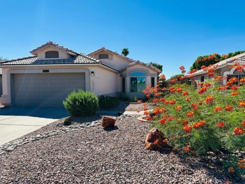Surprise House | Centrally Located to family fun, Golf & Baseball!