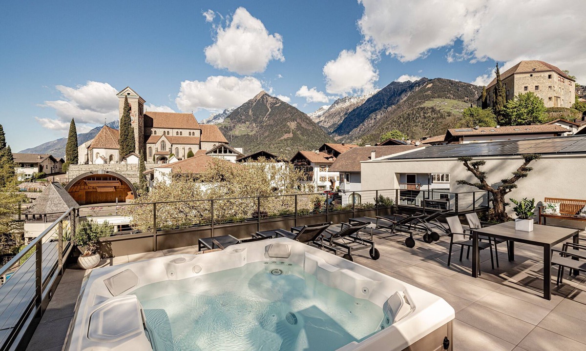 Schenna Apartment | Chalet Apartment Dora – Central, Spacious & Mountain Views in Schenna