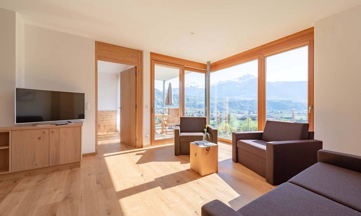Marlengo Ski Chalet | Chalet 'Moosbichlerhof Rosalia' with Mountain View, Shared Pool and Wi-Fi