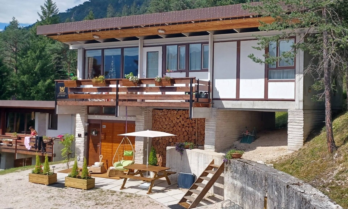Borca di Cadore Ski Chalet | Chalet of the dolomites a stone's throw from Cortina