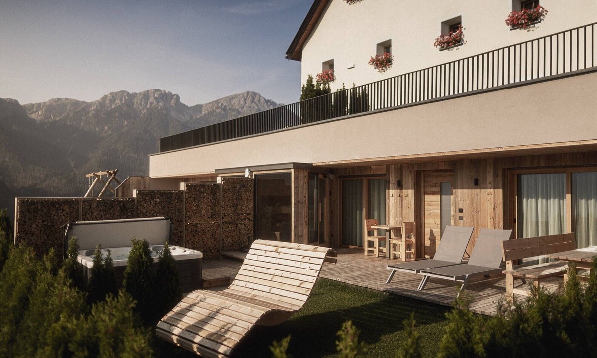 Sorafurcia Ski Chalet | Chalet 'Rueper Hof Pracken' with Hot Tub, Private Terrace and Wi-Fi