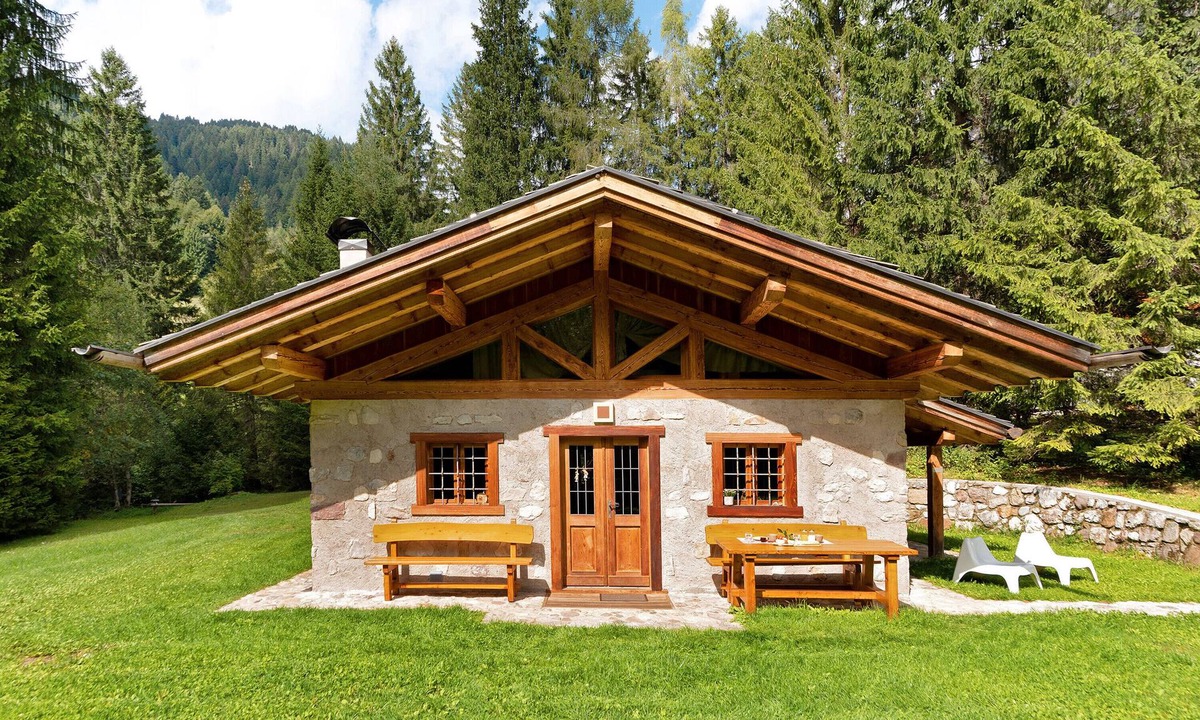 Ragoli Ski Chalet | Chalet 'Valon - Alpine Hideaway' with Mountain View and Private Garden