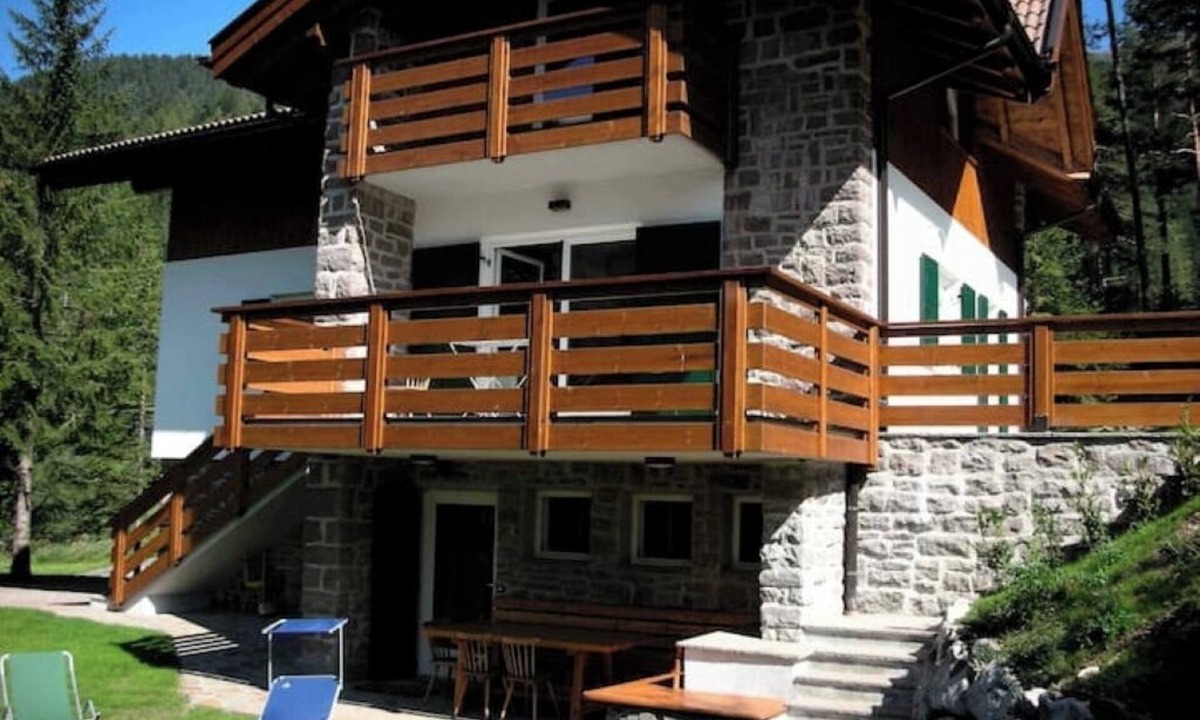 Tesero Ski Chalet | CHALET VILLA BIANCA FIEMME VALLEY two apartments