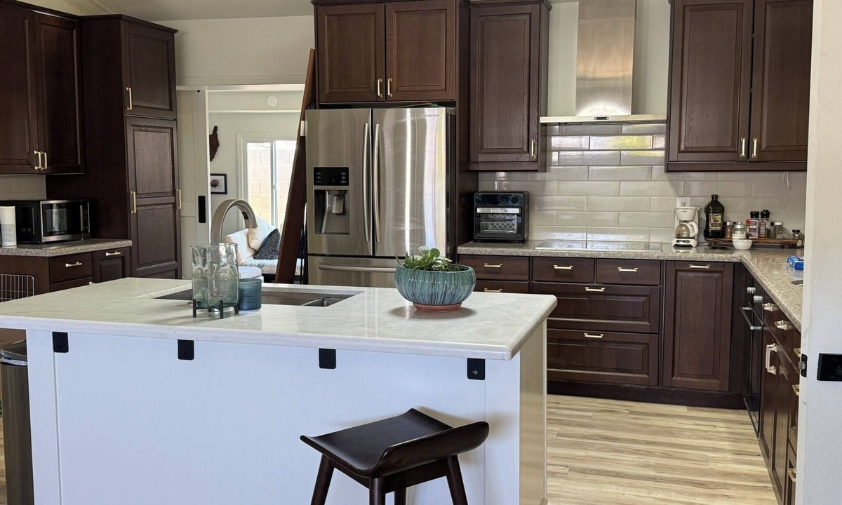Deer Valley House | Charming 2-bedroom house + den, fenced backyard in N. Phoenix