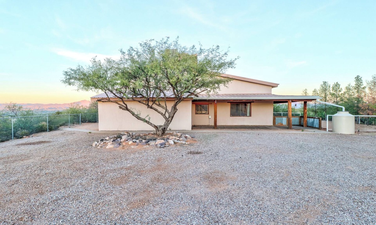 Pomerene House | Charming 4-bedroom house with AC in Benson on 6 acres