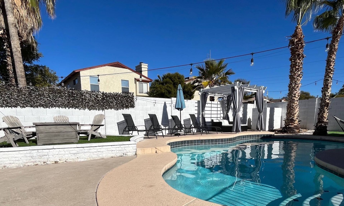 Deer Valley House | Charming, Cozy, Modern, Private 3BR Family Vacation Home with Backyard Oasis