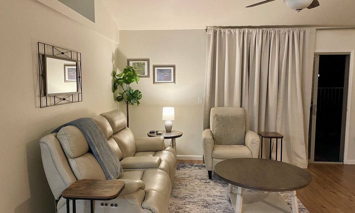Peoria House | Charming fully remodeled home with fenced pool in beautiful Peoria