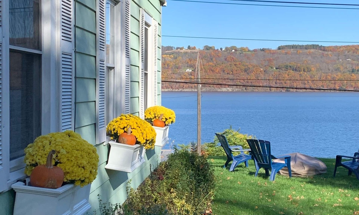 Town of Reading House | Charming home with stunning lake views!