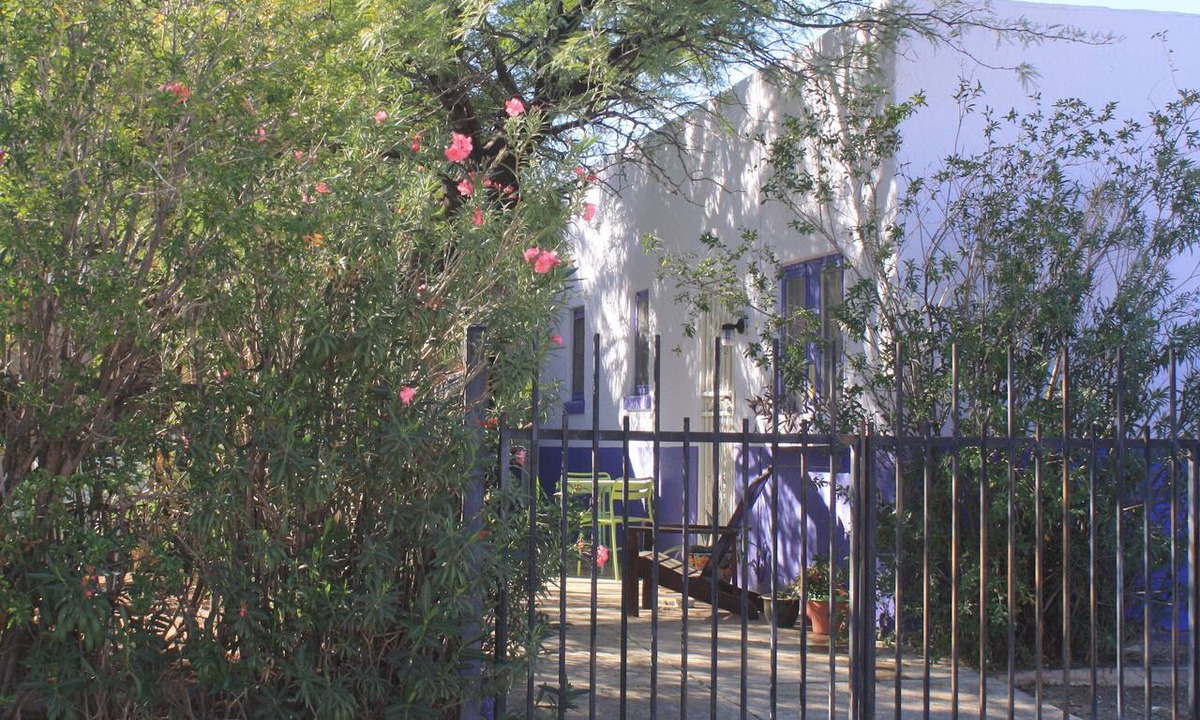 South Park Apartment | Cheerful Garden Hideaway in an Historic Downtown Neighborhood