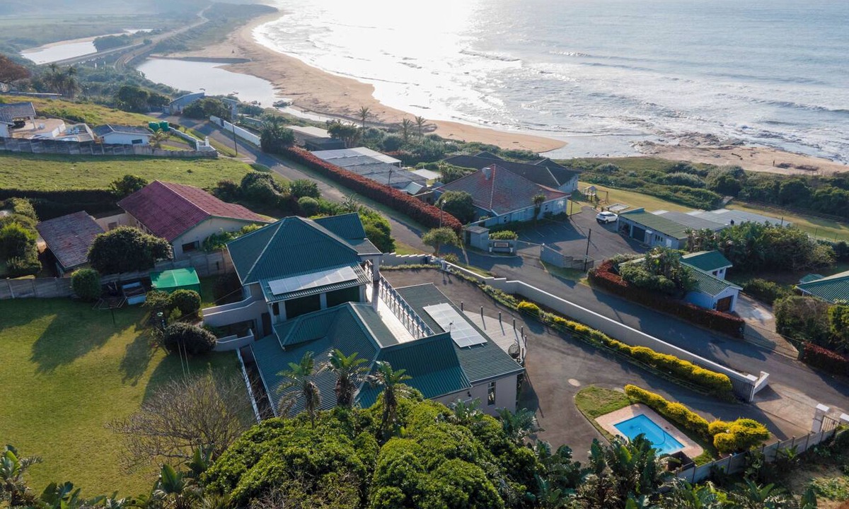 Umzumbe Apartment | Cheers! Beautiful 2-bedroom ocean view apartment in Umzumbe steps from the beach