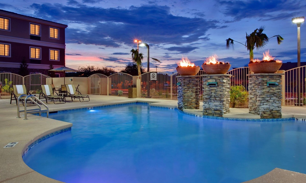 Tucson Apartment | Chic 1BR Suite w/Kitchen | Free Breakfast + Pool