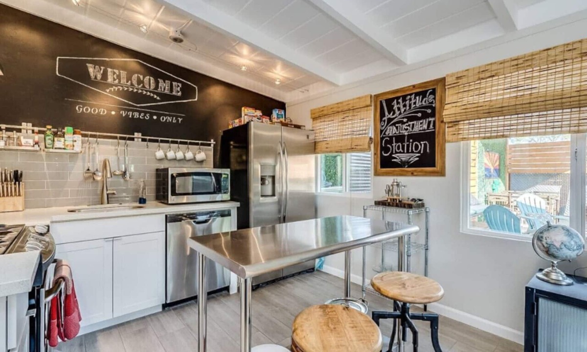 Grant - Glenn Cottage | Chic Duplex in Tucson 1 of 2