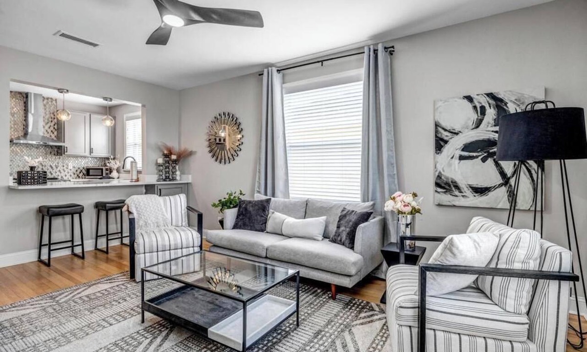 Southbank Apartment | Chic Riverfront Apartment in Downtown San Marco