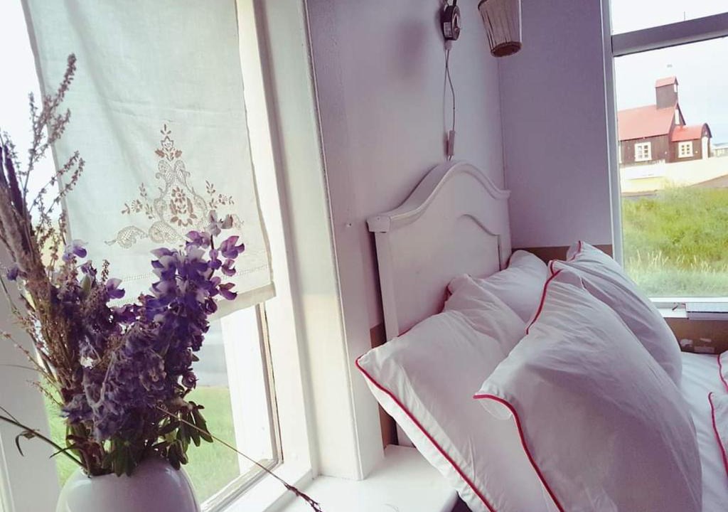 Hafnir Ski Chalet | Church Bay - the cottage by the sea