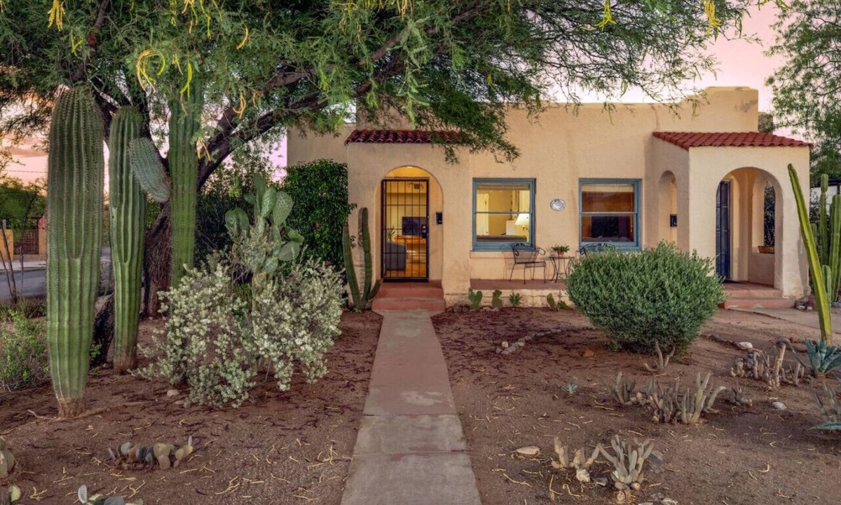 Sam Hughes House | Close to U of A/Sam Hughes/1 BR 1 BA/Patio