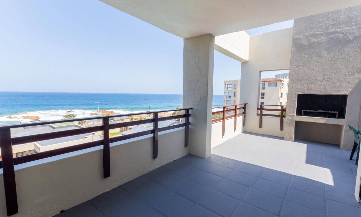 Margate Apartment | Coastal Comfort | Balcony | Sea View | Pool
