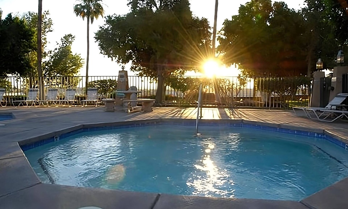 Yuma Hotel | Comfy and Modern Unit! Pool, Hot Tub, Parking