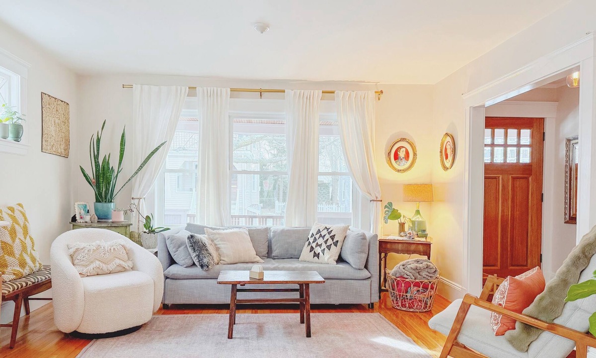 Medford Apartment | Comfy, Stylish Apt. Near Uni's, Driveway