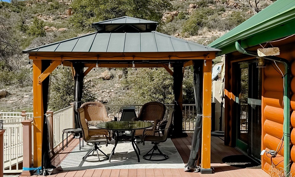 Miami Cabin | Cool getaway near lake & National Forest with treehouse & outdoor entertainment