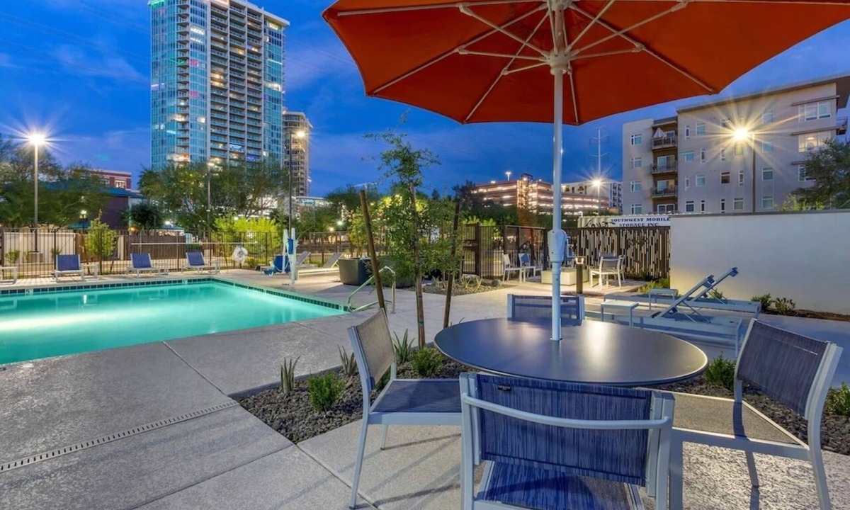 Riverside Hotel | Corner King Room Near ASU and Mill Ave | Modern Amenities and Rain Shower